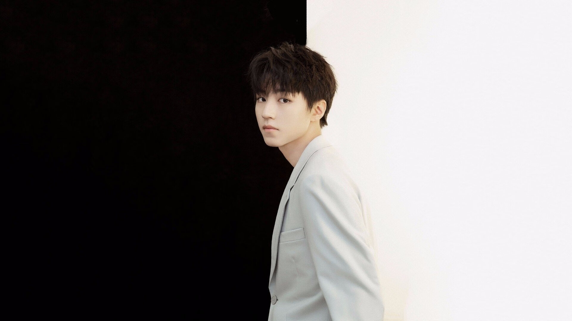 开云娱乐官网-曼城持续强势，豪取多场胜利锁定榜首